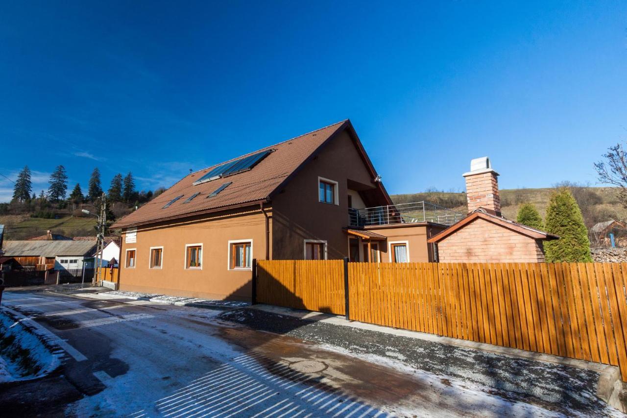 Vila Eross Kulcsoshaz Lăzarea Exteriér fotografie