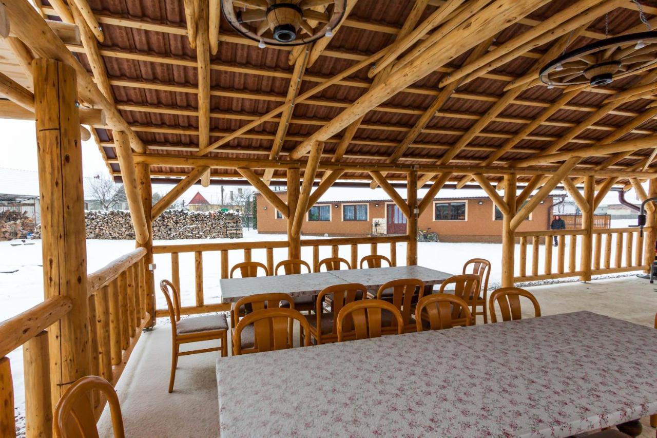 Vila Eross Kulcsoshaz Lăzarea Exteriér fotografie