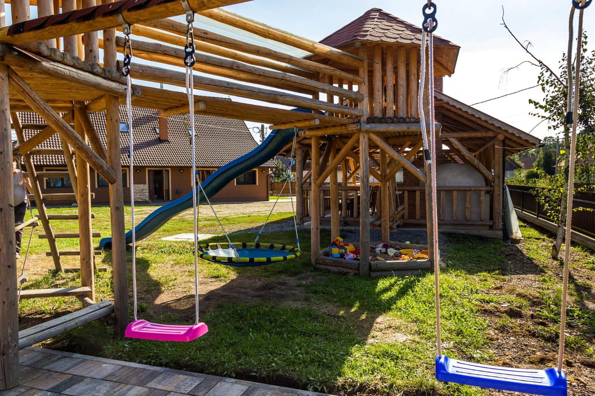 Vila Eross Kulcsoshaz Lăzarea Exteriér fotografie