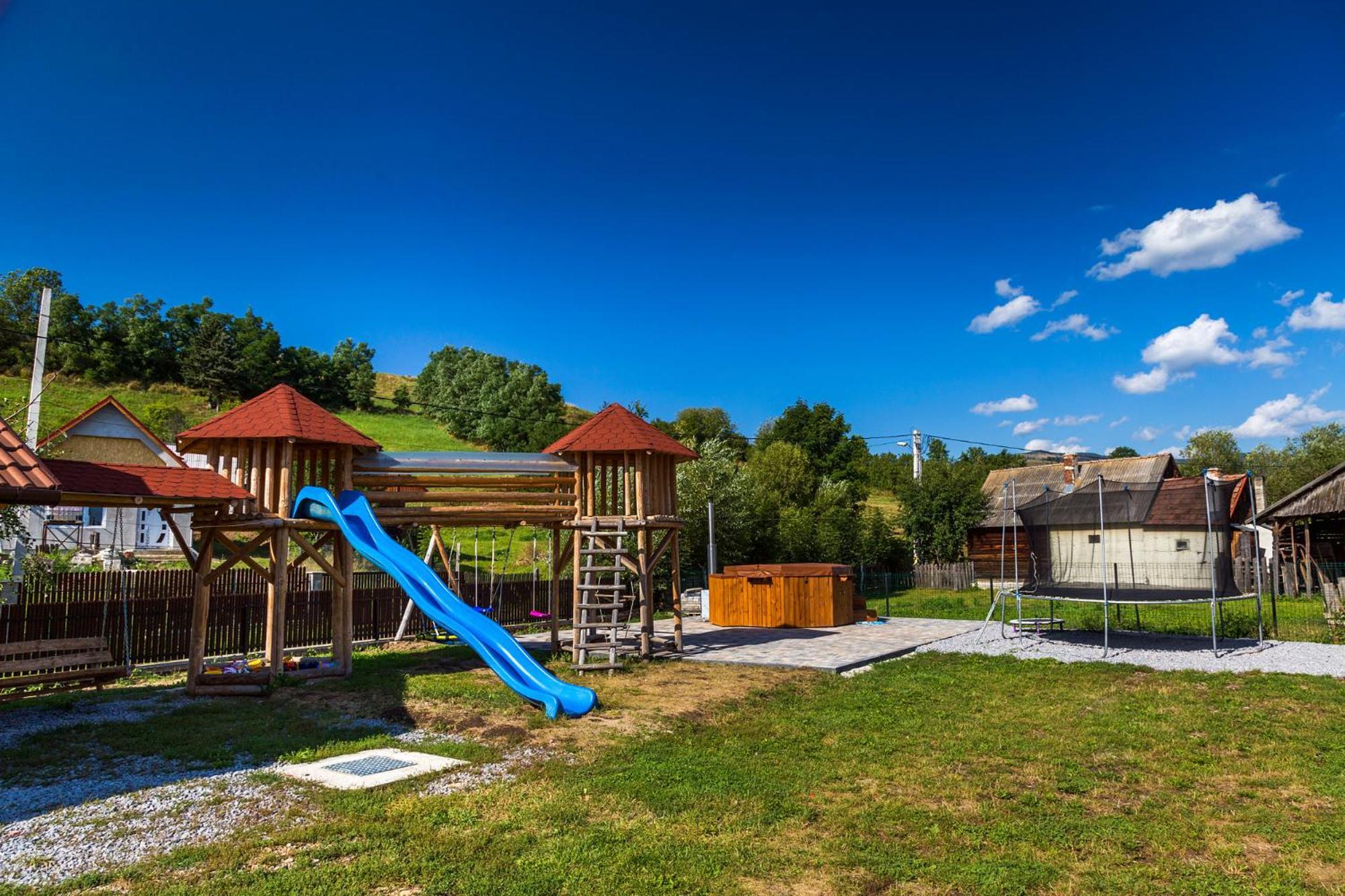 Vila Eross Kulcsoshaz Lăzarea Exteriér fotografie
