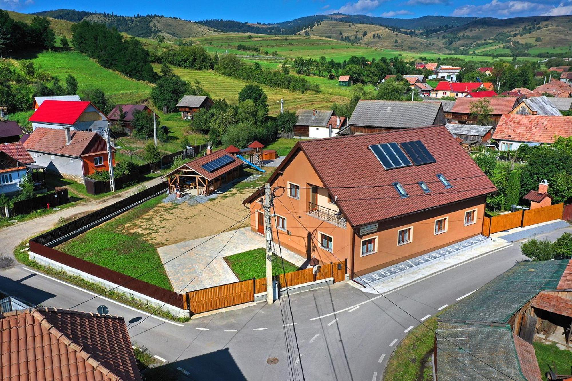 Vila Eross Kulcsoshaz Lăzarea Exteriér fotografie